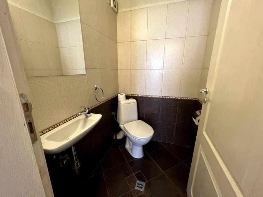 Lovely 2-Bedroom Rental Unit In Sofia Esterno foto